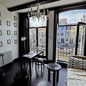 The Black Beauty Private With Canal View From 1799 Bed & Breakfast